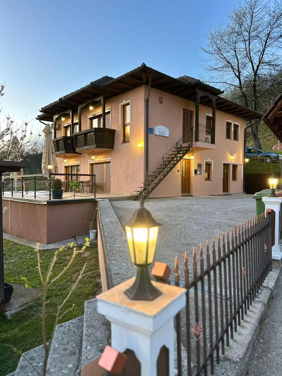 The View Apartment Visoko Bagian luar foto